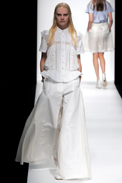Look 11
